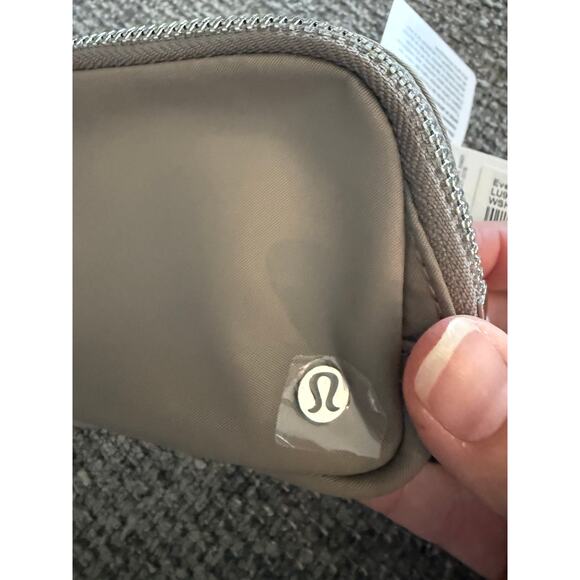 NWT Lululemon Everywhere Belt Bag Nano- Warm Ash Grey - Picture 3 of 6